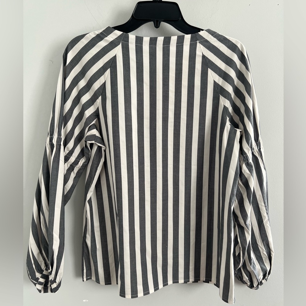 BANANA REPUBLIC Puff Sleeve Striped Blouse | Gray & White | Size Small - Picture 6 of 9